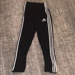 KIDS LARGE ADIDAS SWEATPANTS IN GREAT CONDITION